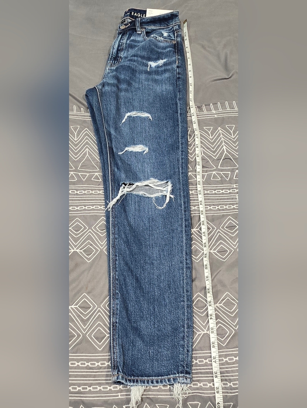 American Eagle High Waisted Distressed Mom Jeans Size 0/25 - Picture 2 of 9